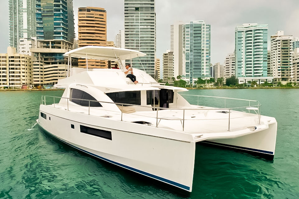 luxury private boat rental in cartagena colombia