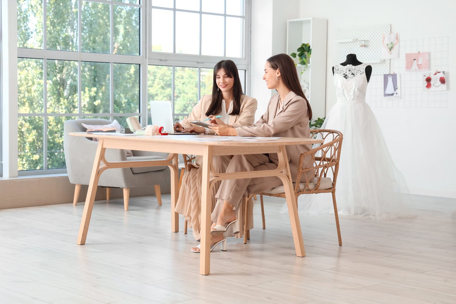 Professional wedding planners coordinating a luxury wedding in Mexico City
